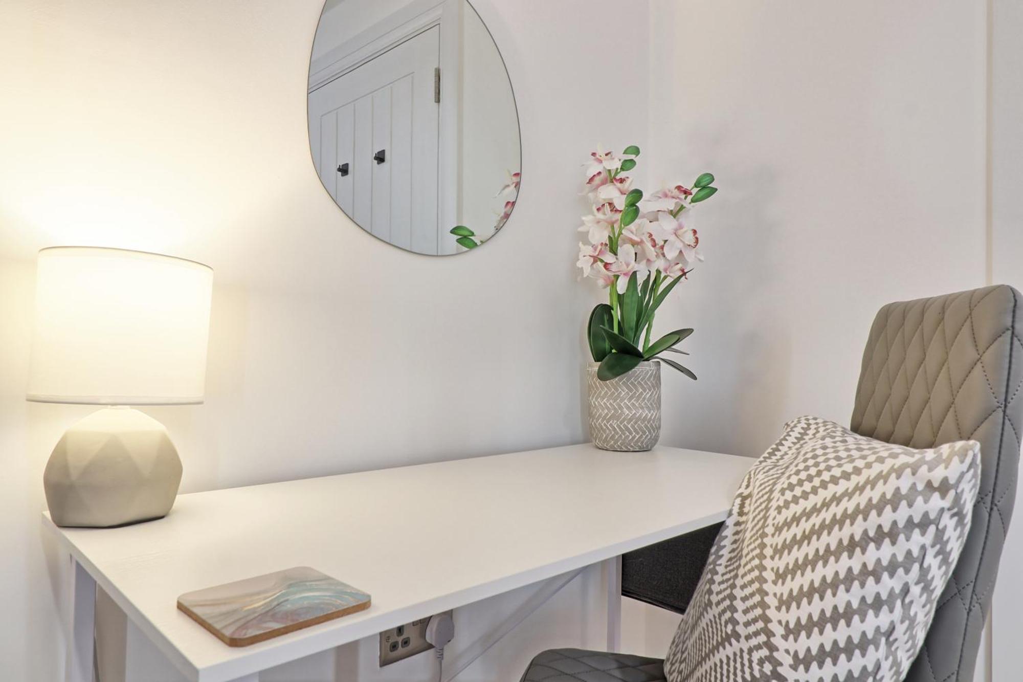 Writtle Massive 4 Bedroom Apartment With Parking In Gorgeous Countryside Location & Short Drive To Chelmsford City Centre Contractors Welcome Εξωτερικό φωτογραφία