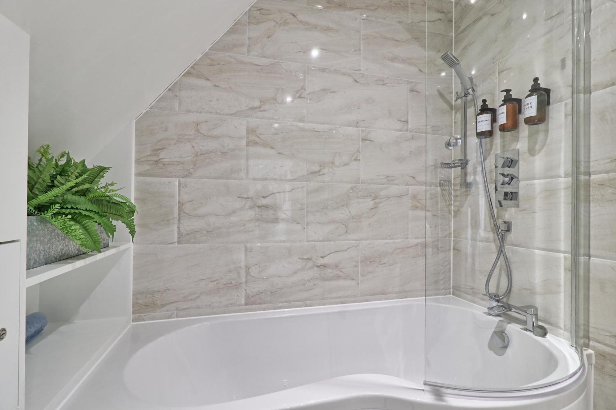 Writtle Massive 4 Bedroom Apartment With Parking In Gorgeous Countryside Location & Short Drive To Chelmsford City Centre Contractors Welcome Εξωτερικό φωτογραφία
